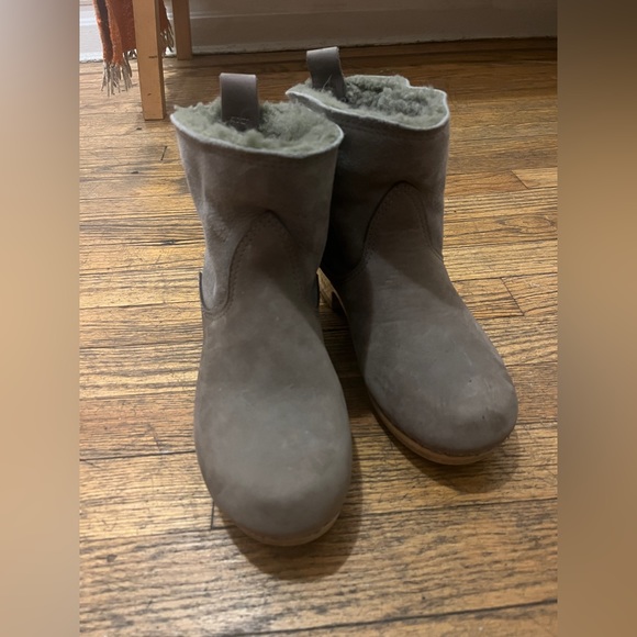 No.6 5" Pull On Shearling Clog Boot on Mid Heel in Grey Suede - Picture 10 of 14